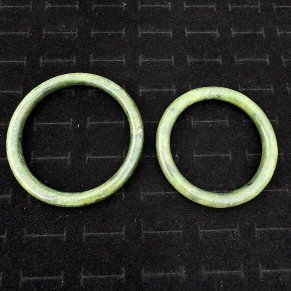 Lot of 2 Vintage Jade Bangles - 56mm and 65mm - 74 grams - Picture 3 of 4